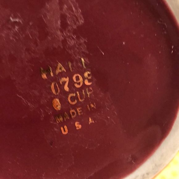 Vintage Hall burgundy and gold tea pot with hook lid - Picture 13 of 13